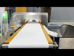 Maszyna wykrywająca metale z automatycznym odrzuceniem pasów transportowych