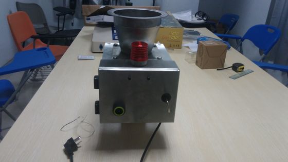 Automatyczny sprzęt do separacji metalu Pionowy swobodny typ upadku dla przemysłu spożywczego